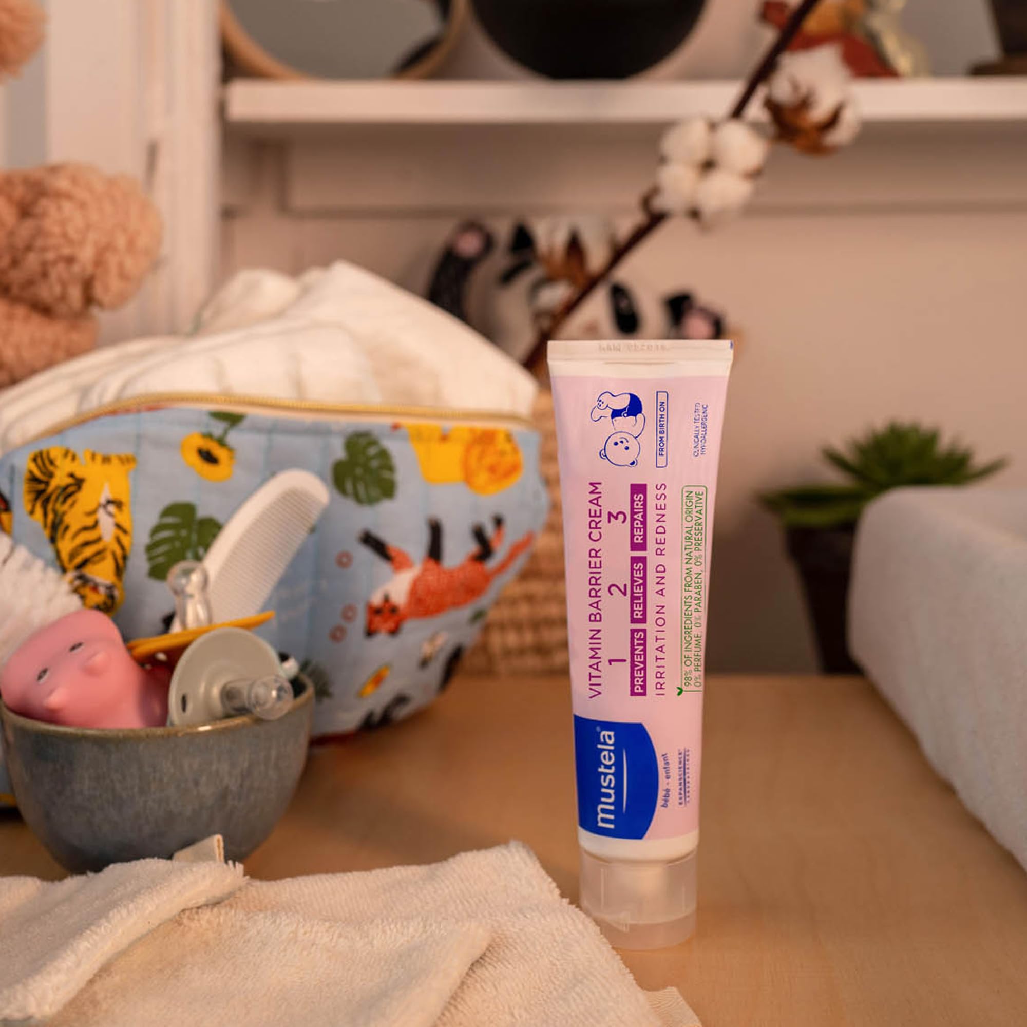 Mustela Pasta Cambio, Crema Pannolino con Perseose d'Avocado BIO, Uso Quotidiano Neonati e Bambini - Previene, Lenisce e Allevia gli Arrossamenti, 98% Ingredienti di Origine Naturale (150ml)